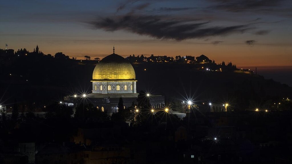 Mescid-i Aksa'da şiir akşamı