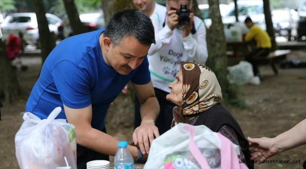 Bakan Pakdemirli Belgrad Ormanı'nda vatandaşlarla buluştu