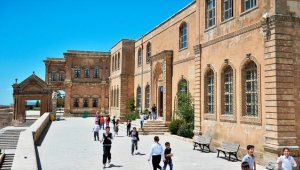 Bu enstitüde el sanatları ustaları yetiştiriliyor