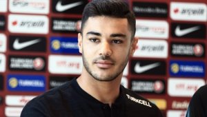 Bundesliga'da 'yılın çaylağı' Ozan Kabak