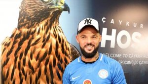Çaykur Rizespor'da Moroziuk sözleşme imzaladı