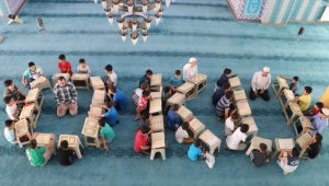 Çocuklar camilerde Kur'an ahlakıyla buluşacak