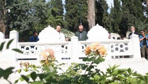 Cumhurbaşkanı Erdoğan anne ve babasının mezarlarını ziyaret etti