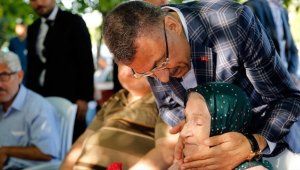 Cumhurbaşkanı Yardımcısı Oktay'dan Darülaceze'ye bayram ziyareti