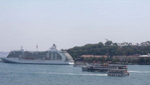 Dev yolcu gemisi Sarayburnu'na demirledi