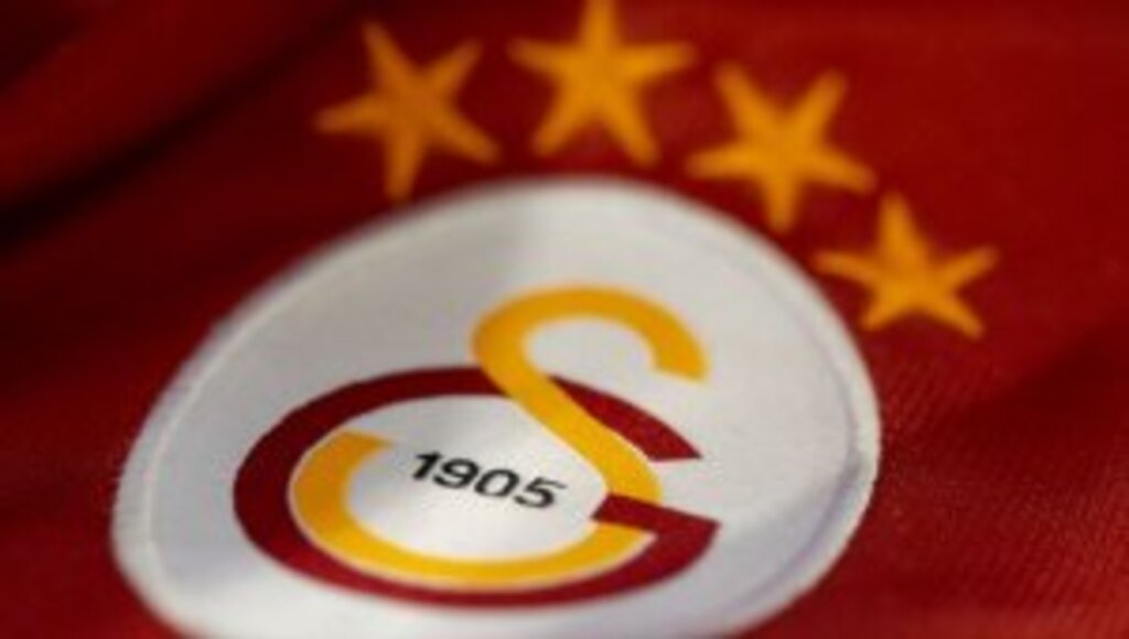 Galatasaray'ın iç saha forması satışa sunuldu