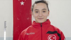 Halterde Nuray Levent dünya üçüncüsü