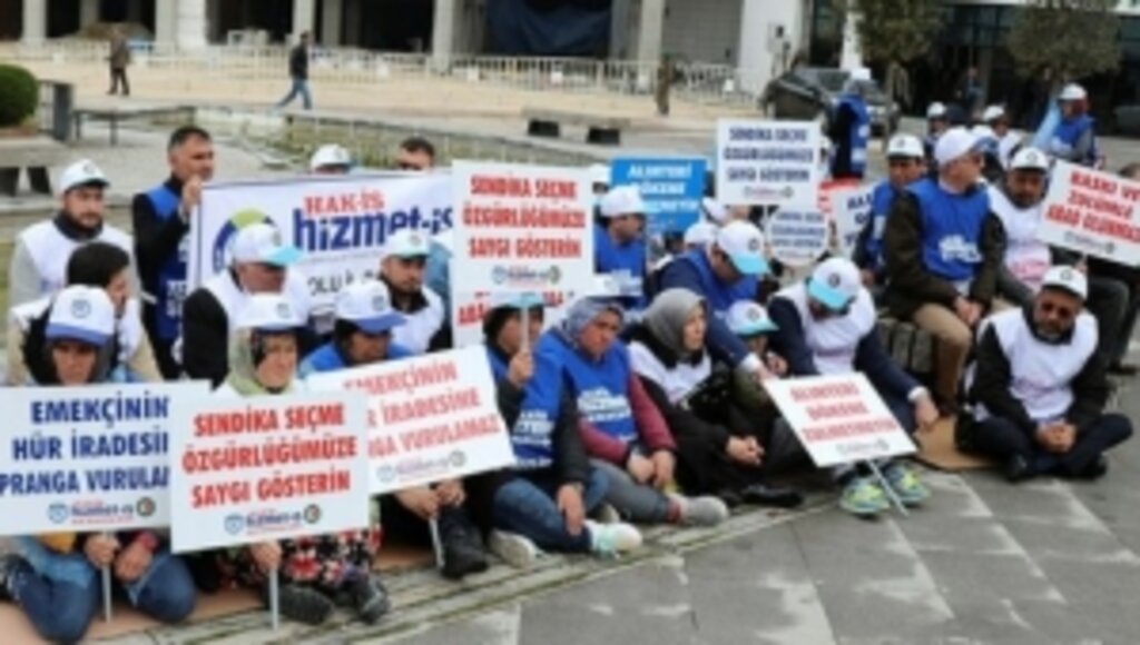 İŞÇİLER CHP GENEL MERKEZİ ÖNÜNDE CHP BELEDİYELERDEKİ ZULMÜ PROTESTO EDECEK