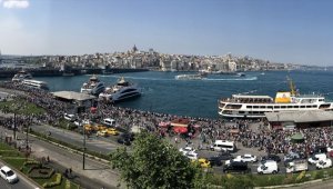 İstanbul'da vatandaşlar tarihi ve turistik mekanlarına akın etti