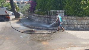 Marmaris Belediyesinden Dere Tepe Temizlik