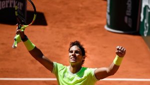 Nadal Federer'i 3 sette geçti