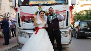 Tırı gelin arabası yaptı