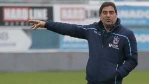 Trabzonspor'da Ünal Karaman sözleşmeyi imzalıyor