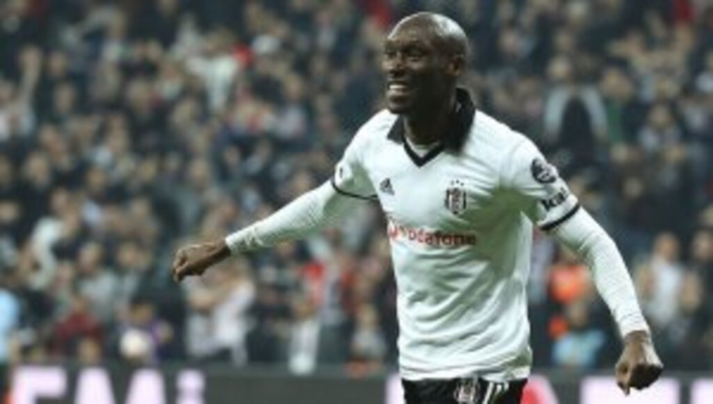 Beşiktaş'ta Atiba Hutchinson sakatlandı