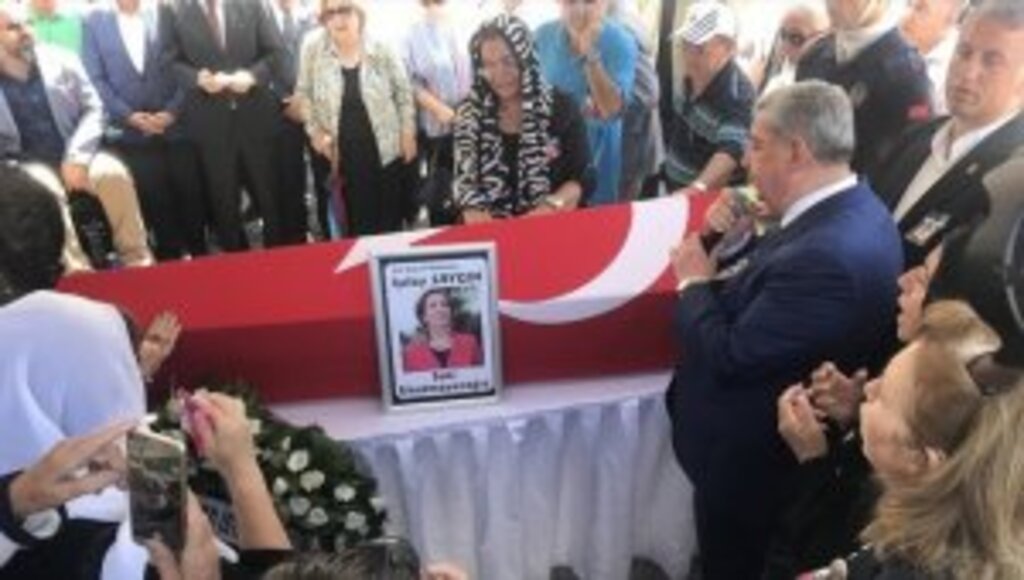 Işılay Saygın son yolculuğuna uğurlandı