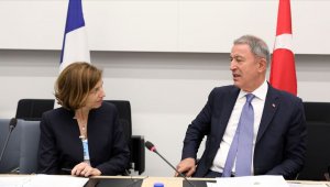 Milli Savunma Bakanı Akar ile Fransız mevkidaşı görüştü