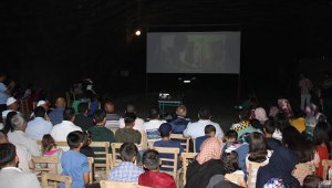 Tuz mağarasında sinema keyfi