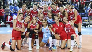 A Milli Kadın Voleybol Takımı 2'de 2 yaptı