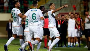 Alanyaspor evinde rahat kazandı