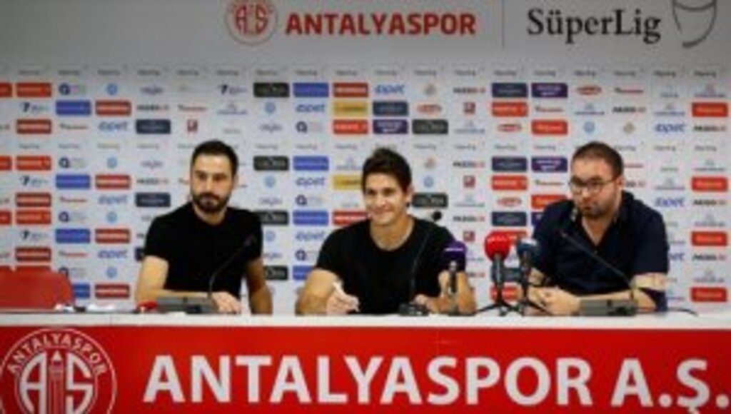 Antalyaspor'un yeni transferi Leschuk imzayı attı