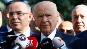 Bahçeli, Bakan Soylu'yu büyükşehir belediyeleriyle ilgili tebrik etti