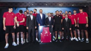 Bakan Kasapoğlu'ndan A Milli Basketbol Takımı'na destek