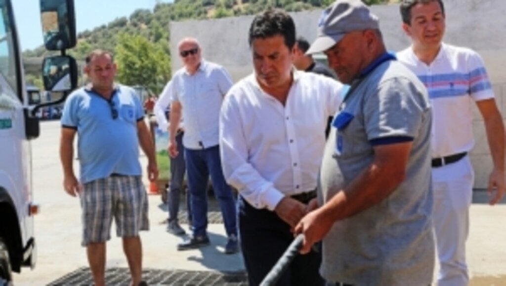 BAŞKAN ARAS PERSONELİ İLE BAYRAMLAŞTI