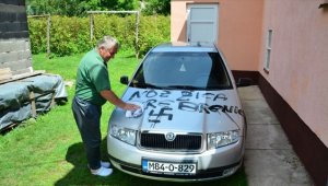 Bosna Hersek'te ev ve araçlara çirkin saldırı