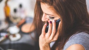 'Cep telefonları bilinenden üç kat fazla radyasyon yayıyor'