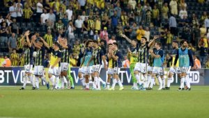 Fenerbahçe evindeki açılış maçlarında sorun yaşamıyor