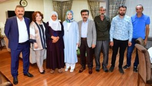 Güzeloğlu, dağa kaçırılan oğluna kavuşan anne Akar ile görüştü