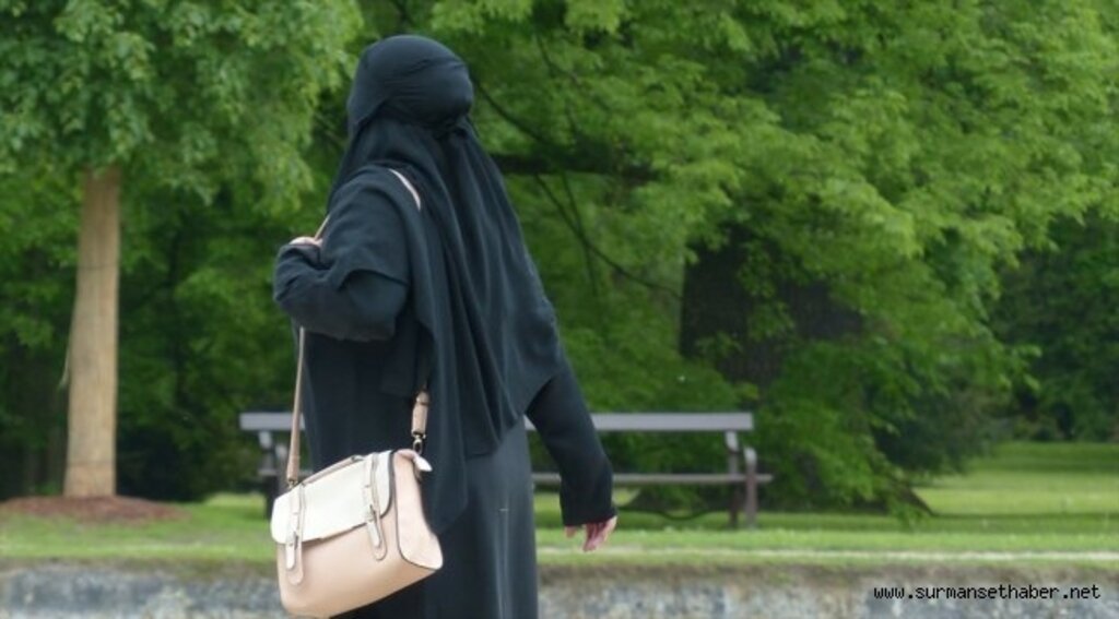 Hollanda'da burka yasağı