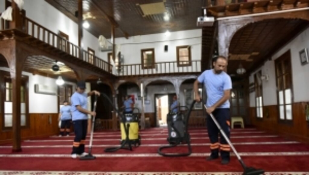 İBADETHANELER BAYRAM İÇİN TEMİZLENDİ