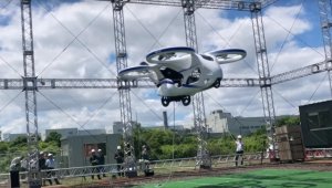 Japonya'da prototip uçan otomobil deneme uçuşu yaptı
