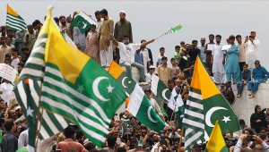 Pakistan halkı Keşmirlilerle dayanışma için sokaklara çıktı