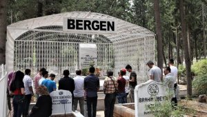 Şarkıcı Bergen mezarı başında anıldı