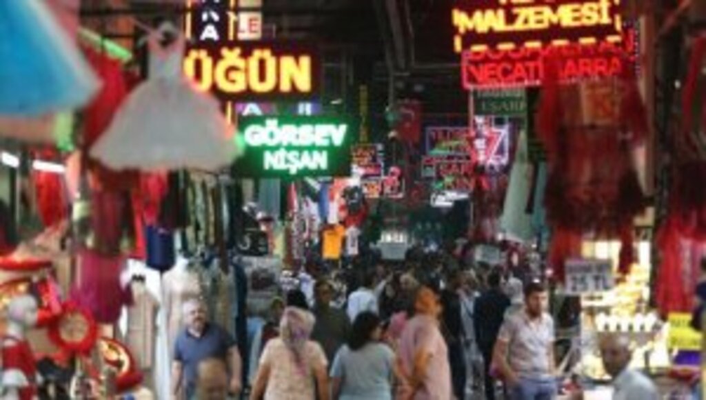 Tarihi çarşıda bayram hareketliliği