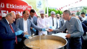 Bağcılar Belediyesinden vatandaşlara aşure ikramı