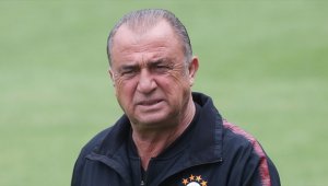 Fatih Terim'in cezası 3 maça düşürüldü