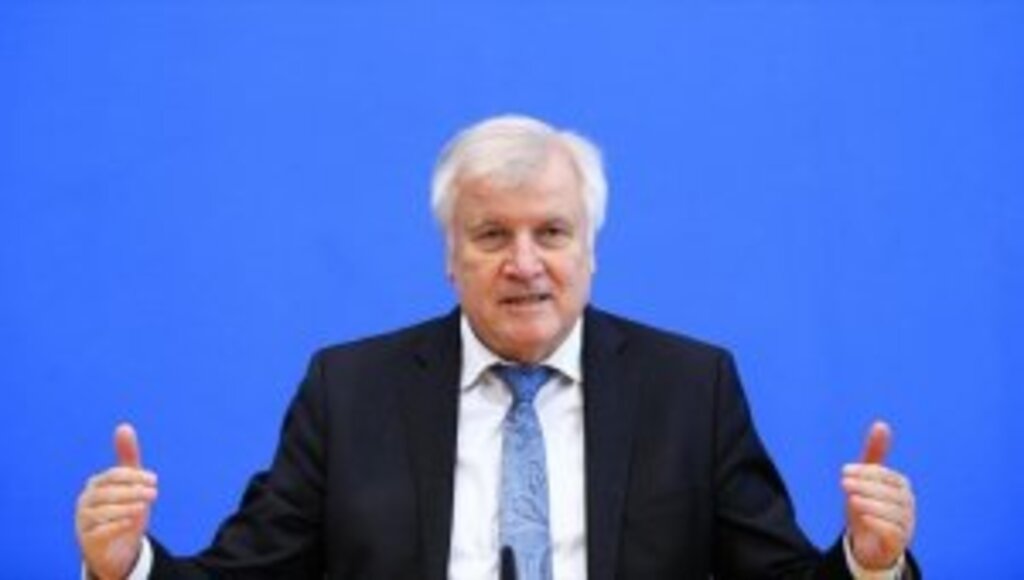 Almanya İçişleri Bakanı Seehofer: Almanya'da aşırı sağ teröründen kaynaklanan tehdit büyüktür