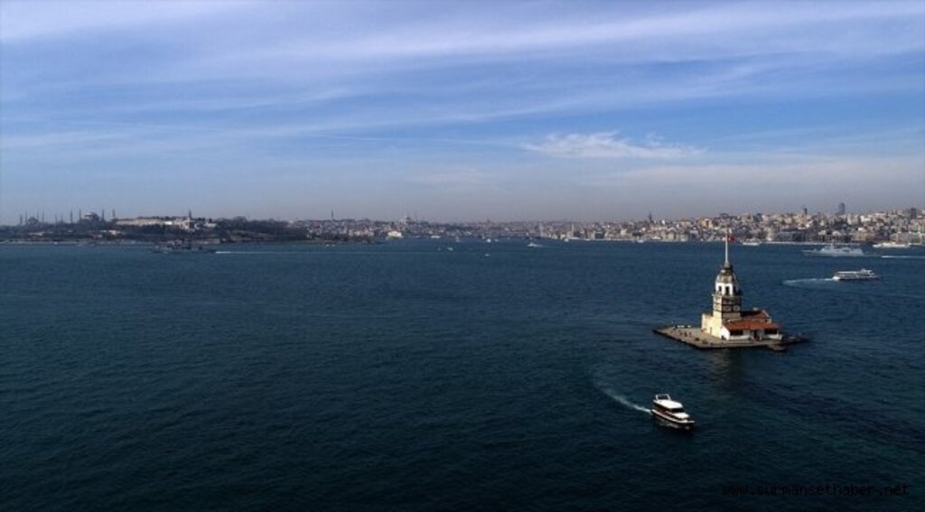 Boğazdan geçen tüm gemilere bayrak dağıtılacak