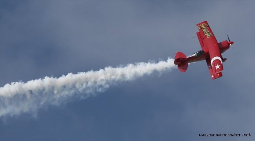 Kadın akrobasi pilotundan Cumhuriyet Bayramı'na özel gösteri