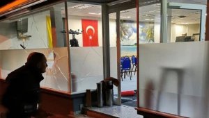 Terör örgütü yandaşları Almanya'da bir cami ve lokale saldırdı