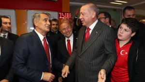 Cumhurbaşkanı Erdoğan, soyunma odasına inerek Millileri kutladı
