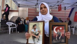 Diyarbakır annelerinden Necibe Çiftçi: Oğlum getirilene kadar buradan ayrılmıyorum