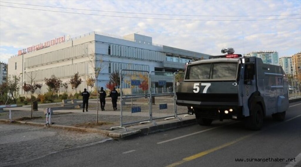 Diyarbakır'da 2 HDP'li belediyeye görevlendirme