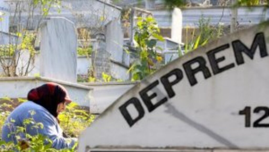 Düzce depreminde hayatını kaybedenler unutulmadı