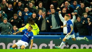 Everton Cenk Tosun'la Güldü