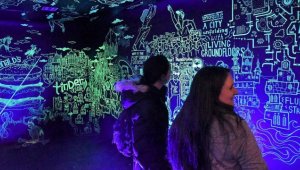 İsveç'te Türk sanatçılardan 'performatif çizim' gösterisi