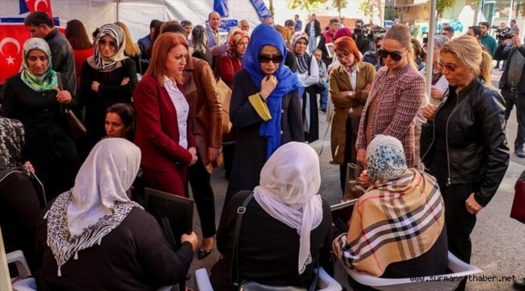 Kadın öğretmenlerden Diyarbakır annelerine destek ziyareti